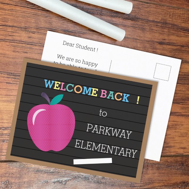 Faux brev board Välkommen bak vykort med äpple (Faux letterboard back-to-school postcard .)