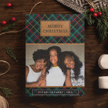 Faux Brown Leather Red och Grönt Tartan jul Julkort<br><div class="desc">Skicka ett unikt tematkort till din familj och dina vänner med ett foto från din favoritfamilj. Vänd över kortet för att visa ett fingerat läder struktur på baksidan av kortet.</div>