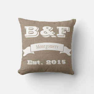 Faux Burlap Couples Monogram och Hearts Pillow Kudde