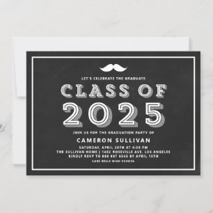 Faux Chalkboard Class of 2025 Mustache Studenten Inbjudningar