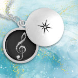 Faux Diamond Treble Clef på Black Music Berlockhalsband<br><div class="desc">Det här halsbandet är häftigt vackert och har en fingerad diamant som formas till treble clef. Bilden placeras på en svart bakgrund för dramatisk effekt,  men du kan enkelt ändra bakgrunden färg genom att anpassa den. Perfekt för musiken student,  läraren eller artisten! *Design kredit till SakerByLary.</div>