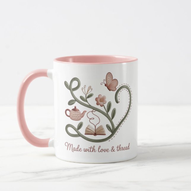 Faux-Embroiderad Storytell Mugg (Vänster)