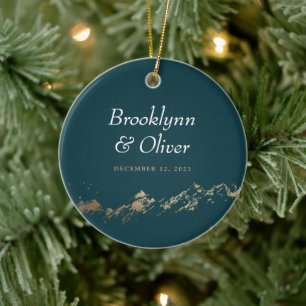 Faux Guld Painterly Mountain Namn & Date Julgransprydnad Keramik