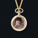 Faux Guld Roman Numerals & Anpassningsbar Photo Armbandsur<br><div class="desc">Laddningsbevakning med ett överlägg av romerska siffror från guld-färgaden som du kan lägga till ett eget foto till.</div>