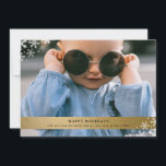 Faux guldolja med snöflingans accenter Foto Julkort<br><div class="desc">Ett kort för perfekt av helgdagarna med en faux guld-folie med snöflingor. Anpassa all text på det här kortet med hjälp av mallformuläret. Du kan lägga till foton och text längst bak på kortet genom att välja att anpassa ytterligare.</div>