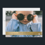 Faux guldolja med snöflingans accenter Foto Julkort<br><div class="desc">Ett kort för perfekt av helgdagarna med en faux guld-folie med snöflingor. Anpassa all text på det här kortet med hjälp av mallformuläret. Du kan lägga till foton och text längst bak på kortet genom att välja att anpassa ytterligare.</div>