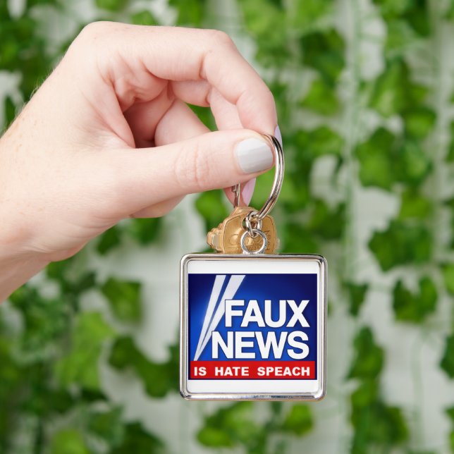 Faux News Fyrkantig Silverfärgad Nyckelring (Hand)