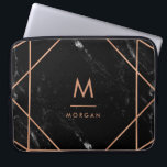 Faux Ro Guld Geometric | Black Marble Titta Laptop Sleeve<br><div class="desc">Den här eleganten har ett modernt geometriskt mönster i ro guld på ett svart,  marmorerat utseende. Anpassa med din ursprungliga text och namn i matchande text.</div>