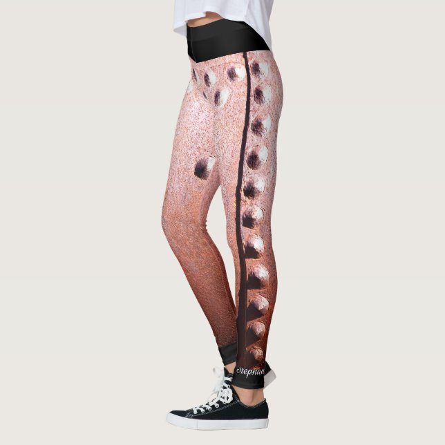 Faux Rustic Rusty Metall med Namn på Ankle Leggings (Vänster)