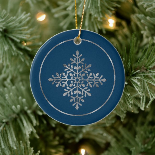 Faux Silver Foil Snowflake on Blue (not Real Foil) Julgransprydnad Keramik (Träd)