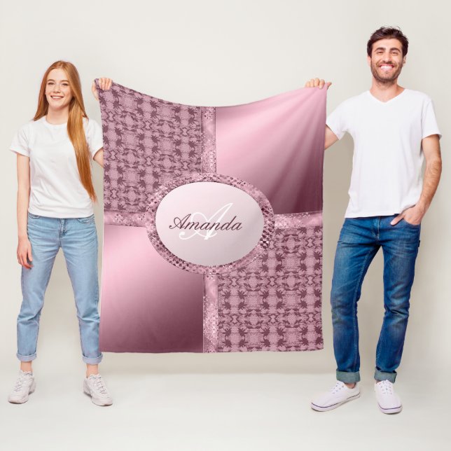 Faux Snöre Satin Jewels Rosa Monogram Fleecefilt (På plats)