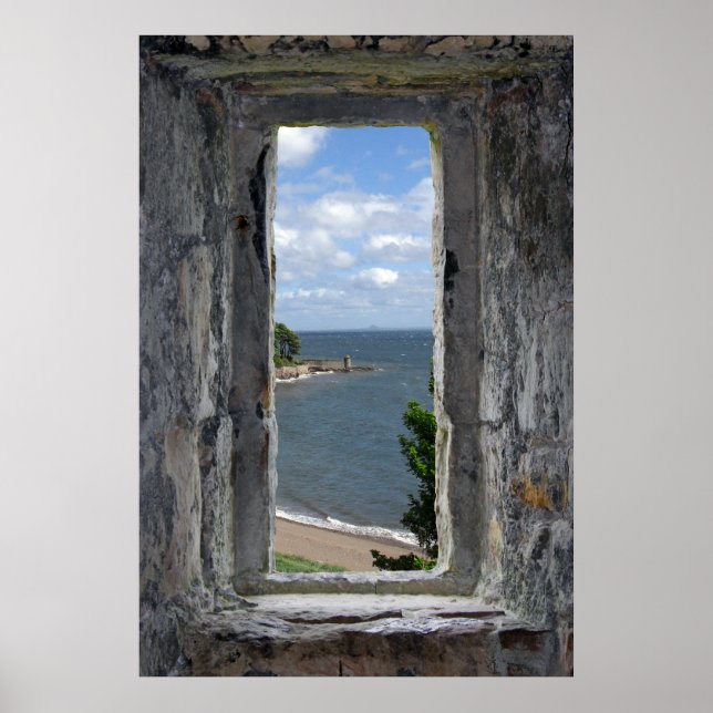 Faux Window - Castle Tittar på Beach View Poster (Framsidan)