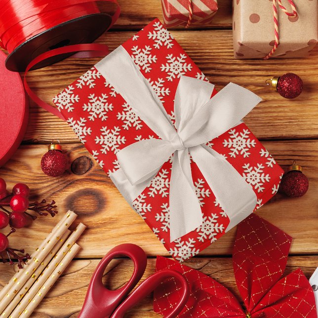 Faux Wood Snowflake Pattern On Solid Red Presentpapper (Skapare uppladdad)