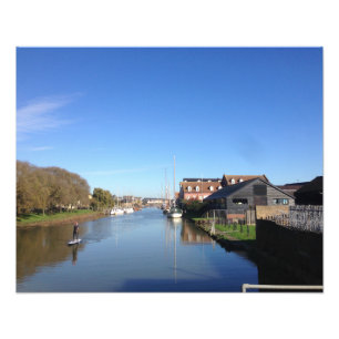 Faversham Bäck, England, med Paddle Boarder Fototryck