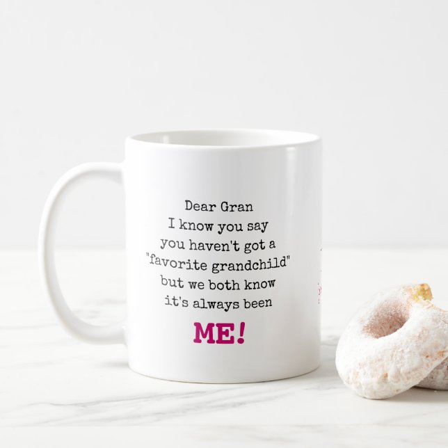 Favoritbarnbarn Typografisk skrivmaskinsstil Kaffemugg (Med munk)