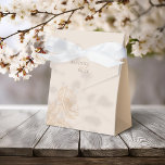 Favoritboxar för minimalistisk jordisk Blommigt Presentaskar<br><div class="desc">Förbered dig på enkelhetens skönhet med våra minimalistiska blomsterfavoritboxar till kostym dina inbjudningar. Den här inbjudan har en mjuk, jordisk palett i färg och anger tonen för en elegant firande utan problem. Den känsliga illustrationen av en vildblomma ger en naturlig charm som symboliserar skönheten i din blomstrande kärlek. din speciella...</div>