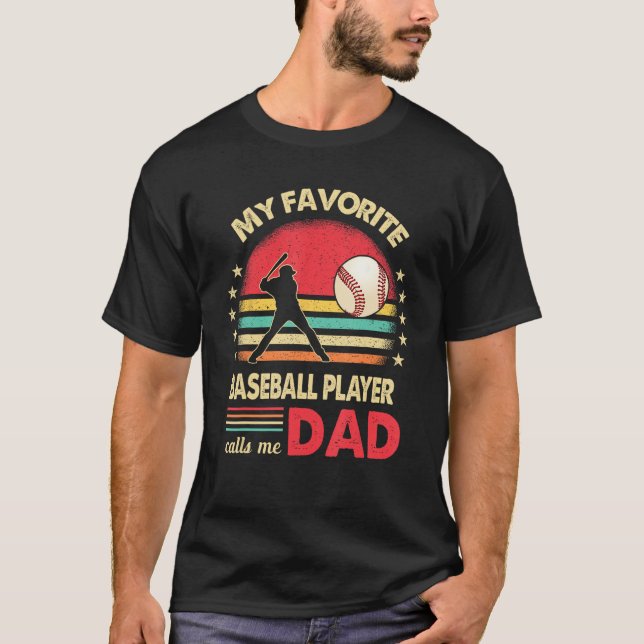 Favorite Baseball Player Calls Me Dad USA Flag Fat T Shirt (Framsida)