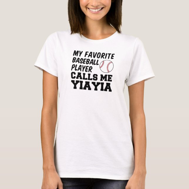 Favorite Baseball Player ringer mig Yia Yia T Shirt (Framsida)