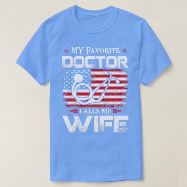 Favorite Doktor kallar mig fru Doktor Gift Doktor  T Shirt (Design framsida)