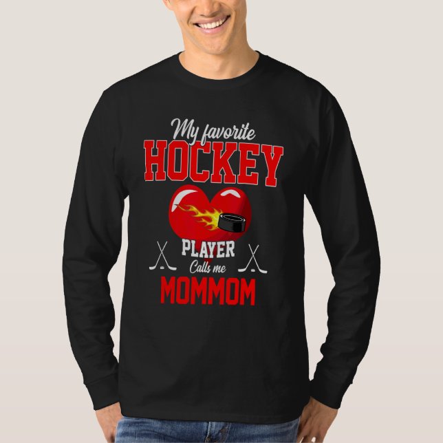 Favorite Hockey Player kallar mig Mommom Mor Da T Shirt (Framsida)