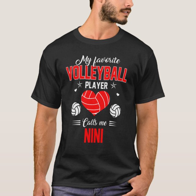 Favorite Volleyball Player kallar mig Nini Mor T Shirt (Framsida)