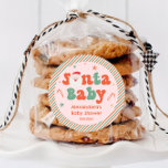 Favoriter för rosa jultomten Baby Baby Shower Runt Klistermärke<br><div class="desc">Fira ditt "Santa Baby"-babyduschtema med den vackra Personligen Rosa jultomten Baby Baby Shower Favor Classic Round Stickers. Perfekt för att tillföra en festlig beröring till din "julbabydusch" är dessa klistermärken idealiska för "jultema för babyduschidéer" och "decemberbabyduschidéer". Gör evenemanget minnesvärt med unika "julbabyduschidéer" som kommer att glädja dina gäster.</div>