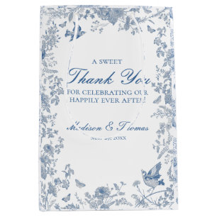 Favoriter i Blue Toile De Jouy-Bröllopsfesten