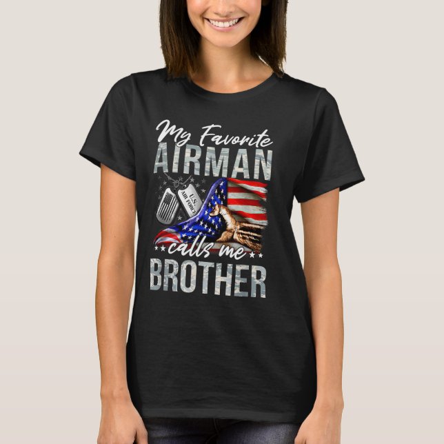 Favoritflygare kallar bror flygvapnet examen t shirt (Framsida)