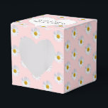 Favoritlåda i rosaröd nyans med tusenskönor presentaskar<br><div class="desc">Vit hjärta med nygifta pars namn på rosaröd och tusensköna-mönster.
Bakgrundsfärgen kan ändras.</div>