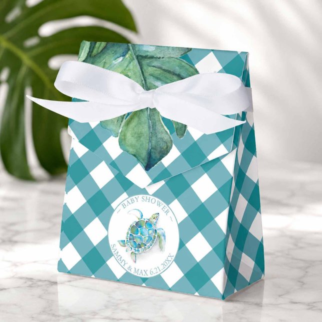 Favoritlådor för baby shower med tropisk havssköld presentaskar (Hawaiian themed party accessories features a sea turtle and blue gingham favor box)