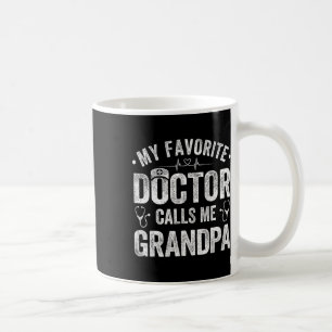 Favoritläkaren kallar mig farfar på fars dag kaffemugg