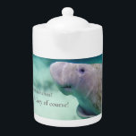 Favoritmana-te? Earl Grått, naturligtvis! Manatee<br><div class="desc">Mana-tekanna för ditt favoritte - som uppenbarligen måste vara Earl Grått för att hedra våra älskade manater! Det här är min digitala konsthandling. Jag donerar 10 procent av försäljningen på alla mina manatee-tematiska artiklar till Spara av Manatee-Klubben. 🩵</div>
