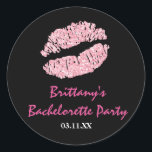 Favoritmärke för Black & Rosa Läppar Kiss Party Runt Klistermärke<br><div class="desc">Black & Rosa Läppar Kiss Party Favor Sticker. Matchande artiklar tillgängliga</div>