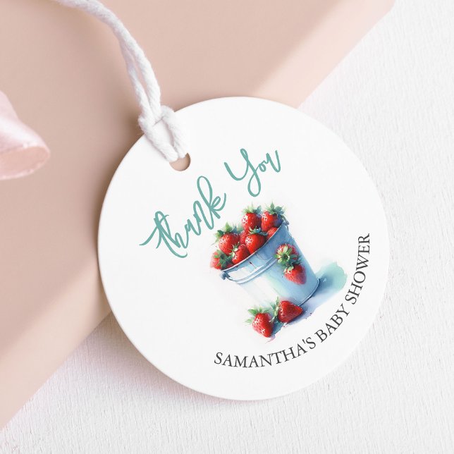 Favoritmärkningar för babyskor Jordgubbar Gåvor Etiketter (Berry Sweet baby shower favor tags feature watercolor pint of strawberries exclusive Do Tell A Belle)