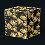 Favoritruta för parti-Guld-stjärnor Presentaskar<br><div class="desc">Parti-favoritruta som visas i en festive guld-stjärnorna-utskrift. Färg Black Anpassa det här objektet eller köp som det är. Lagrar-bild</div>