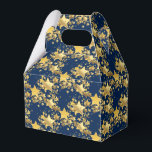 Favoritruta för parti-Guld-stjärnor Presentaskar<br><div class="desc">Parti-favoritruta som visas i en festive guld-stjärnorna-utskrift. Blått Färg Anpassa det här objektet eller köp som det är. Lagrar-bild</div>