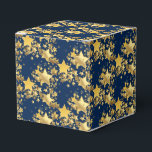 Favoritruta för parti-Guld-stjärnor Presentaskar<br><div class="desc">Parti-favoritruta som visas i en festive guld-stjärnorna-utskrift. Blått Färg Anpassa det här objektet eller köp som det är. Lagrar-bild</div>