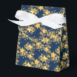 Favoritruta för parti-Guld-stjärnor Presentaskar<br><div class="desc">Parti-favoritruta som visas i en festive guld-stjärnorna-utskrift. Blått Färg Anpassa det här objektet eller köp som det är. Lagrar-bild</div>