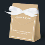 Favoritruta för Party-behandling Presentaskar<br><div class="desc">Den här partiförmånsrutan visas i en elegant twig and white färg. Anpassa det här objektet och ändra exempeltexten till din egen. Tips! Lägg till dina underbara behandlingar och lägg till lite festligt band.</div>
