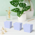 Faye och Lauren Blue Gingham Presentaskar<br><div class="desc">Vi presenterar våra charmerande Gingham-designade favoritboxar, det perfekt sättet att uttrycka tacksamhet till dina gäster i bröllop, födelsedagen eller företagsevenemanget. De här anpassade förmånslådorna gör att dina gäster känner sig speciella och lämnar ett bestående intryck. Varje förmånslåda har dimensioner på 4 tum i bredd, 2, 5 tum i längd och...</div>
