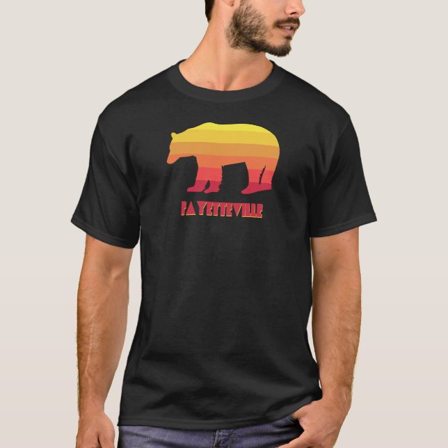 Fayetteville Arkansas Rainbow Bear T Shirt (Framsida)