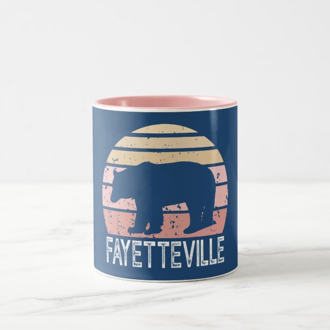 Fayetteville Arkansas Retro Björn Två-Tonad Mugg (Center)