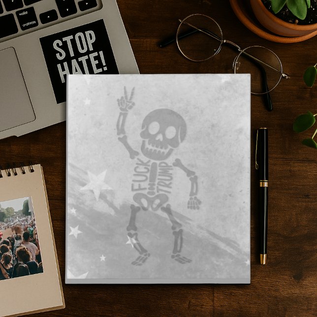 FDT Trump Funny antitrumpSkeleton Anteckningsblock (Skapare uppladdad)