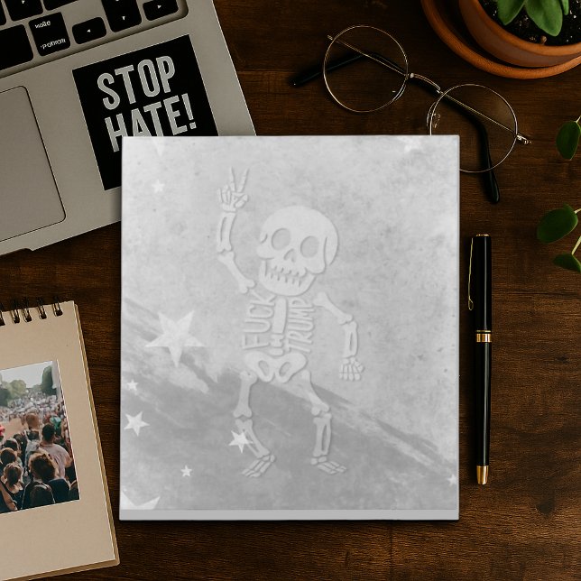 FDT Trump Funny antitrumpSkeleton Anteckningsblock (Skapare uppladdad)