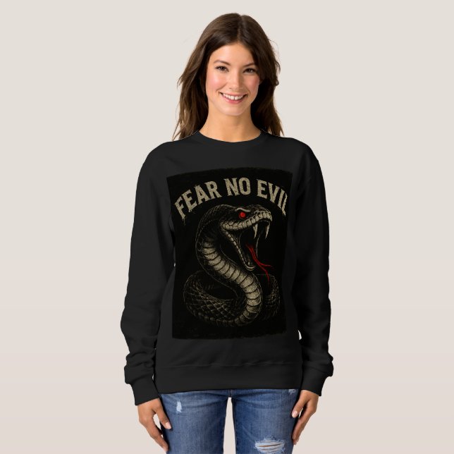 FEAR NO EVIL - Fierce Black Cobra Snake Graphic T Shirt (Hel framsida)