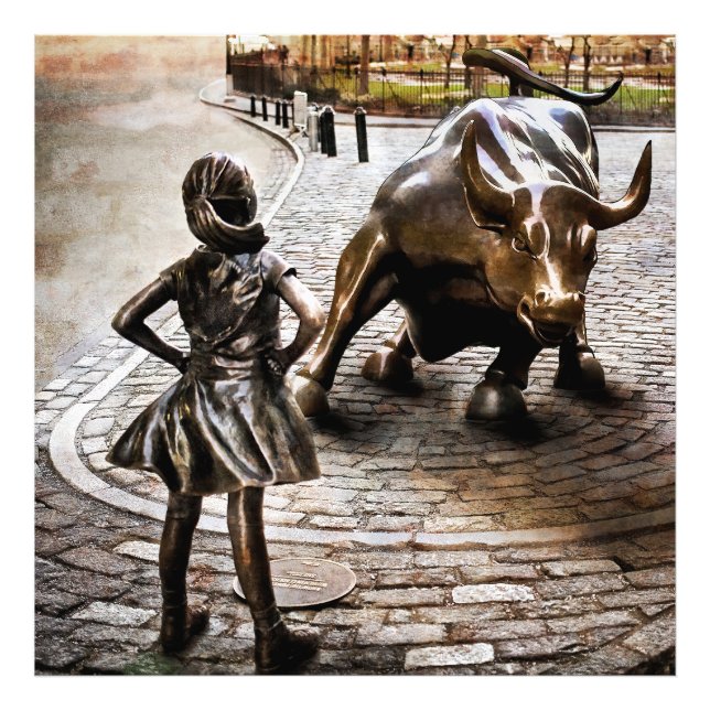 Fearless Girl Ansikte Down Rampaging Bull Fototryck (Framsidan)