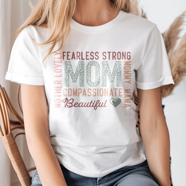"Fearless Strong Mamma" Retro Mor-bekräftelser T Shirt (Blond young woman wearing a "Fearless Strong Mom" Retro Mother's Affirmations T-Shirt.)