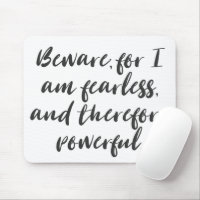 Fearless Woman-citat i modern skripttypografi