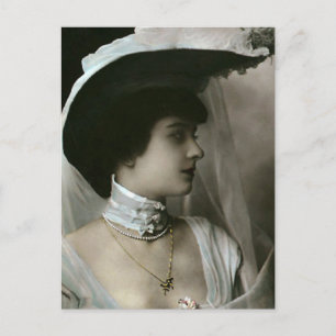 Feather Hat och Snöre Choker Vykort