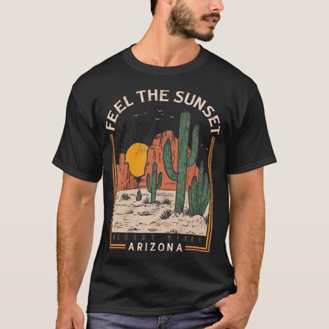 Feel Sunset Desert Vibes Arizona Mountain Cactus T Shirt (Framsida)